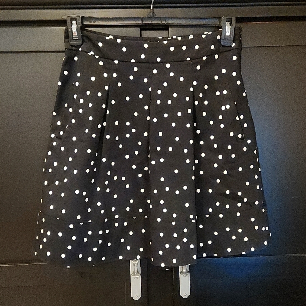 White House Black Market SZ 6 Polka Dot Pleated Skirt